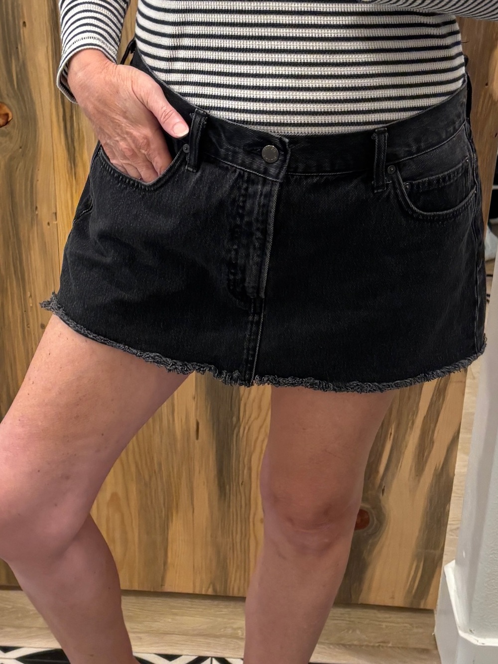 Aritzia Denim Forum Black Raw-Hem Altered Distressed Denim Mini Skirt Size 31